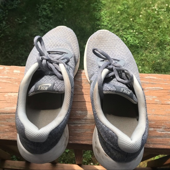 Grey/silver Nike’s - Picture 5 of 7